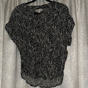 4/$15 Black and White Women's button down Top Sz xl